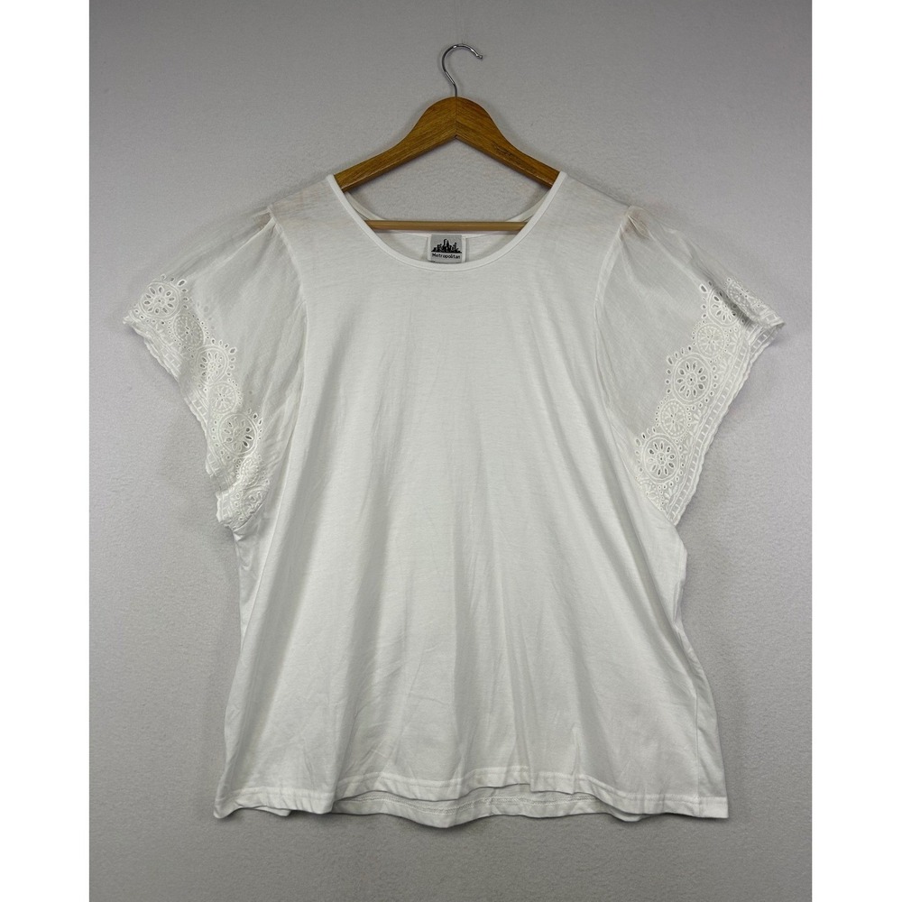 Clean Girl Metropolitan Women 2X White Eyelet Lace Flutter Sleeve Scoop Neck Top